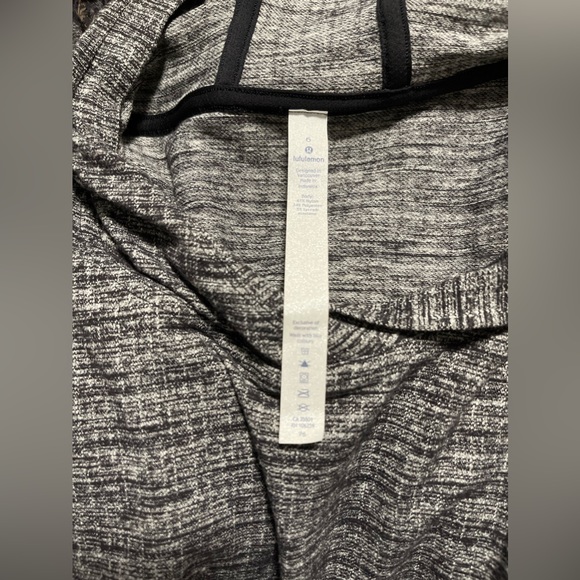 Lululemon, Hooded Pullover Sweater, Size 6 - Picture 5 of 5